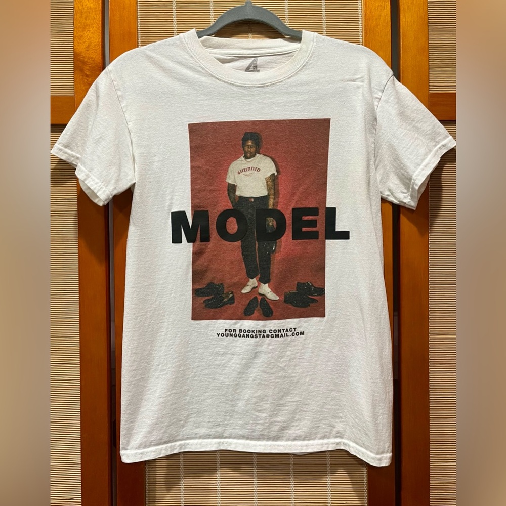 4Hunnid model tee, size S
